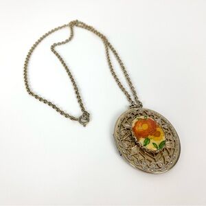 Locket Pendant Necklace Gold Tone Enamel Flower Floral Vtg Ornate Oval Photo
